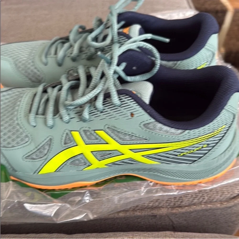 Asics men’s upcourt‎ sneakers size 8